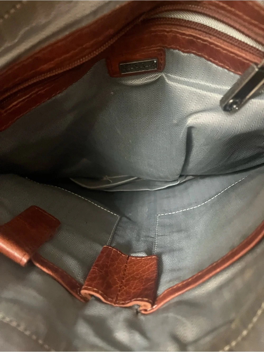 Spikes y Sparrow Classic Brown Leather Messenger Bag with Front Buckle
